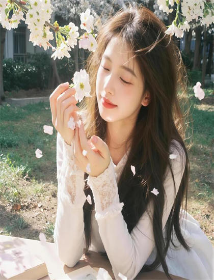 批判的探索《七天》的奥秘：隐藏细节与深层意义